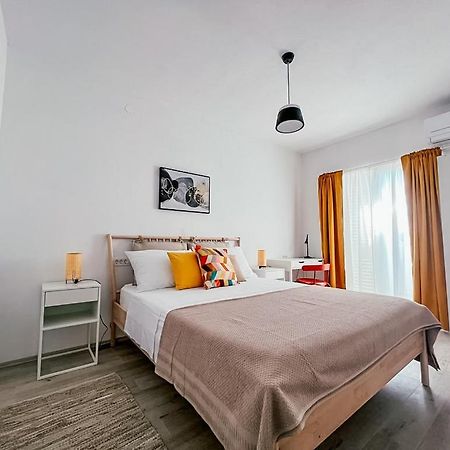 Apartments Happy Sukosan Bagian luar foto
