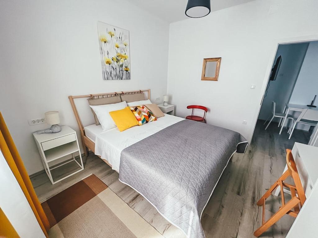 Apartments Happy Sukosan Bagian luar foto