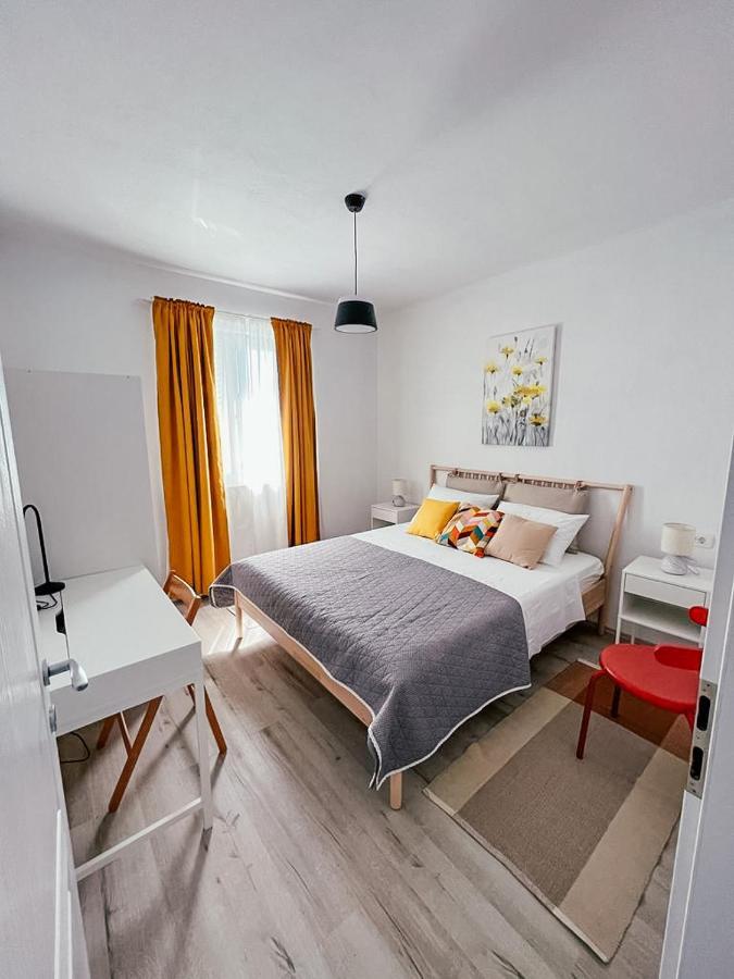 Apartments Happy Sukosan Bagian luar foto