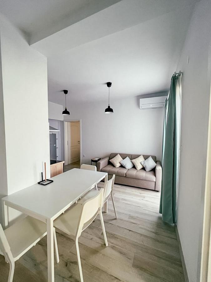 Apartments Happy Sukosan Bagian luar foto